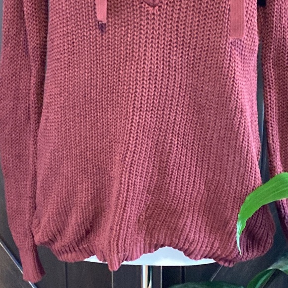 Ruby Moon Size medium burgundy V neck sweater - Picture 3 of 7